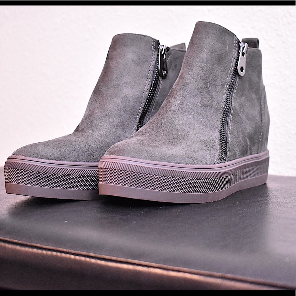 Wedge Sneaker